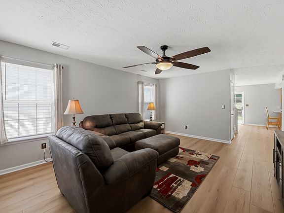 5th image of 124 River Run Ct