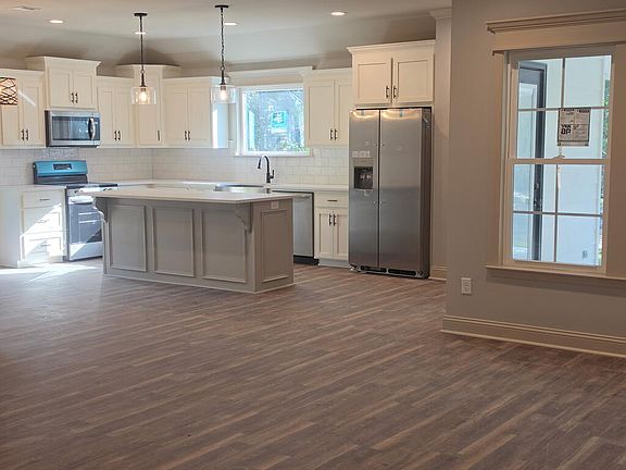 3rd image of 341 Nashland Ct