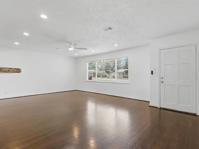 10033 Whiteside Ln — Photo 4