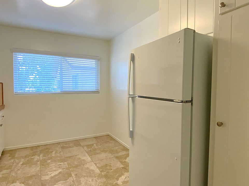Eat-in Kitchen