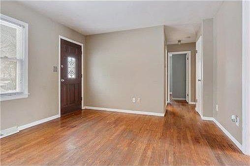 4th image of 9102 W 88th St