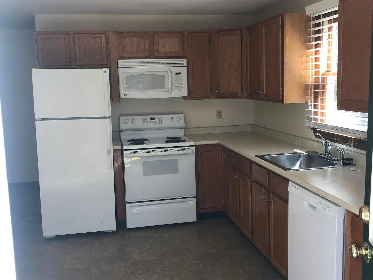 2 bed, 1.5 bath, 1050 sqft, $2,450 — Photo 4