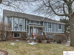 551 N 152nd Avenue Cir, Omaha, NE 68154
