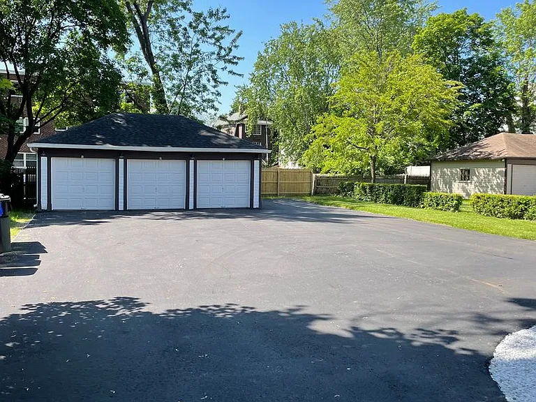 33-35 Fairview St — Photo 15
