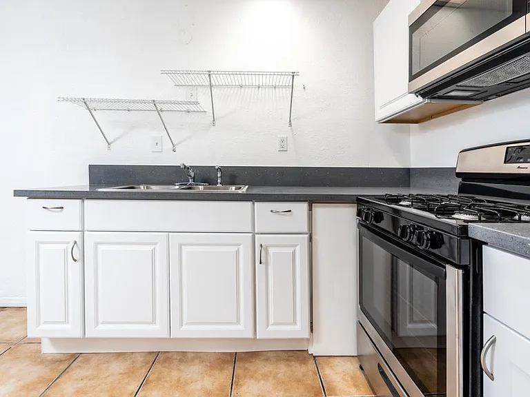 1568 Primera St #B — Photo 4