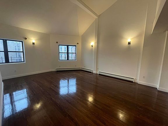 5th image of 1850 Park Pl APT 3