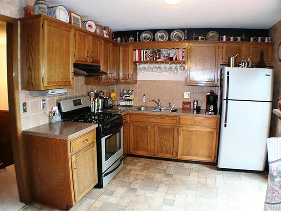 3rd image of 327 N Oakwood Ct