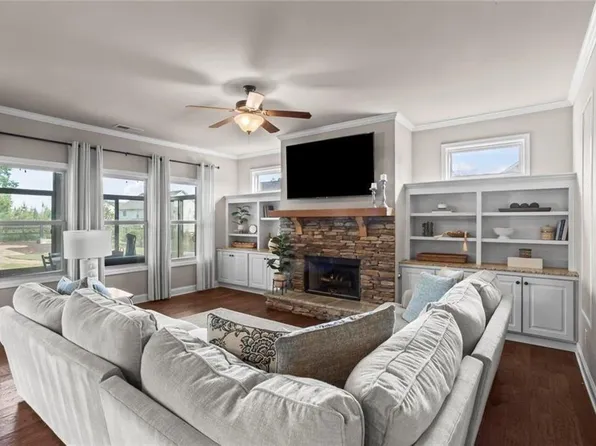 549 Riverwalk Manor Dr, Dallas, GA 30132