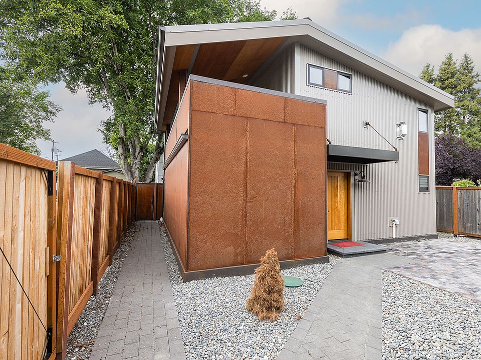 Alley Access / Front of house.