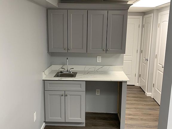 4th image of 616 Bloomfield Ave