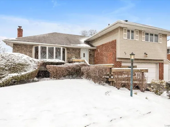 24 Market Drive, Syosset, NY 11791