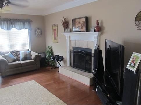 5th image of 1242 Fox Creek Dr