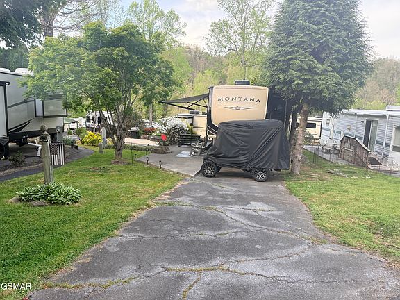 3rd image of 4229 E Pkwy #115