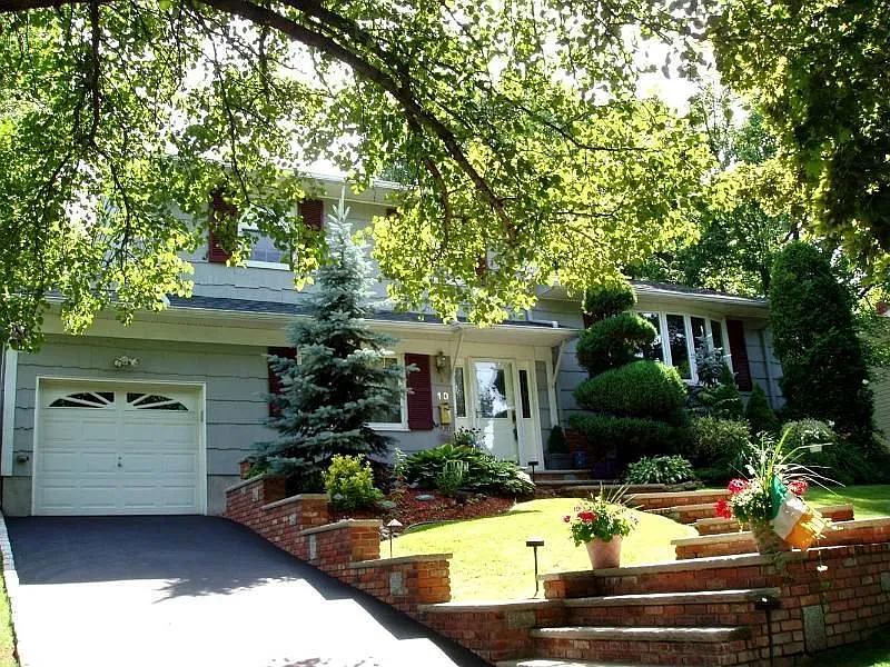 10 Crest Ln photo 1