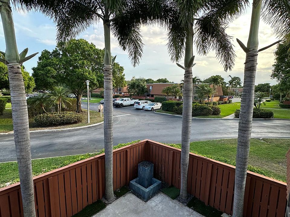 1st image of 2801 Waterford Dr N #1