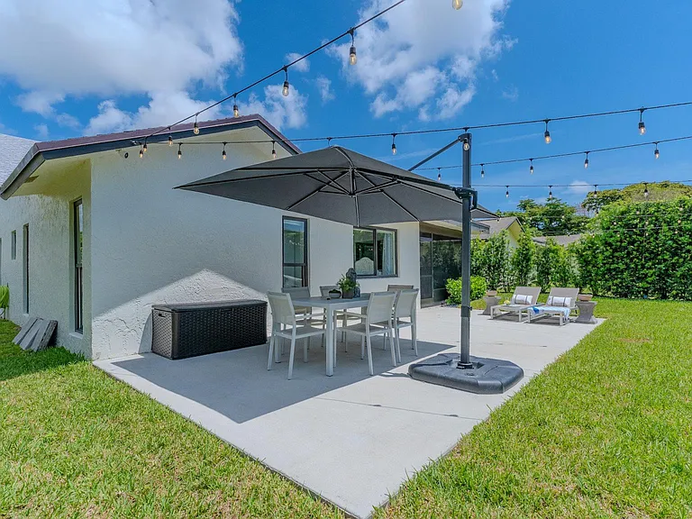 2766 Carnation Ct — Photo 37