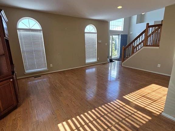 4th image of 296 Rushfoil Dr