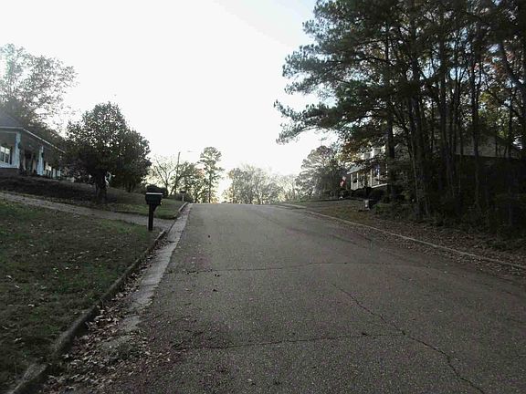 4th image of 111 Newport Cir