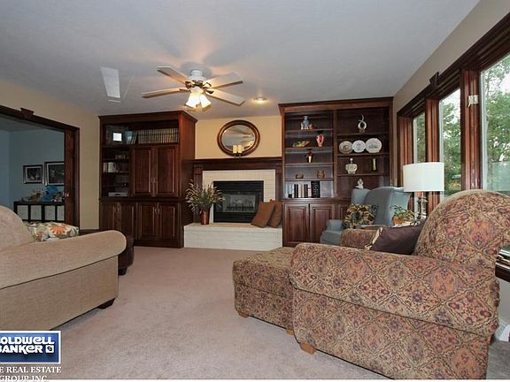 Family Room w/gas fire place