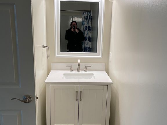unit 104 bath