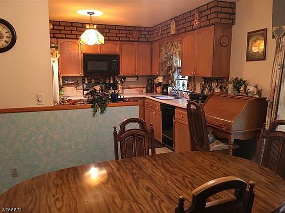 5th image of 4 Fox Hollow Ct