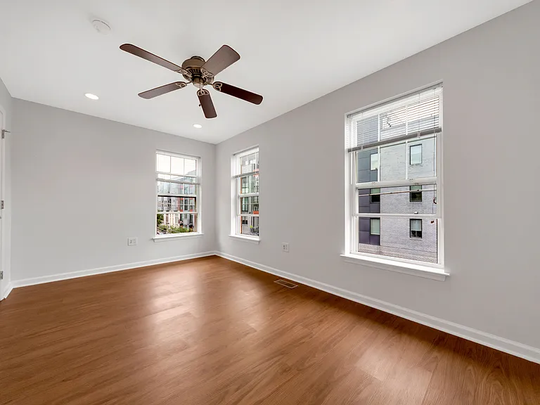 1318 Bainbridge St — Photo 8