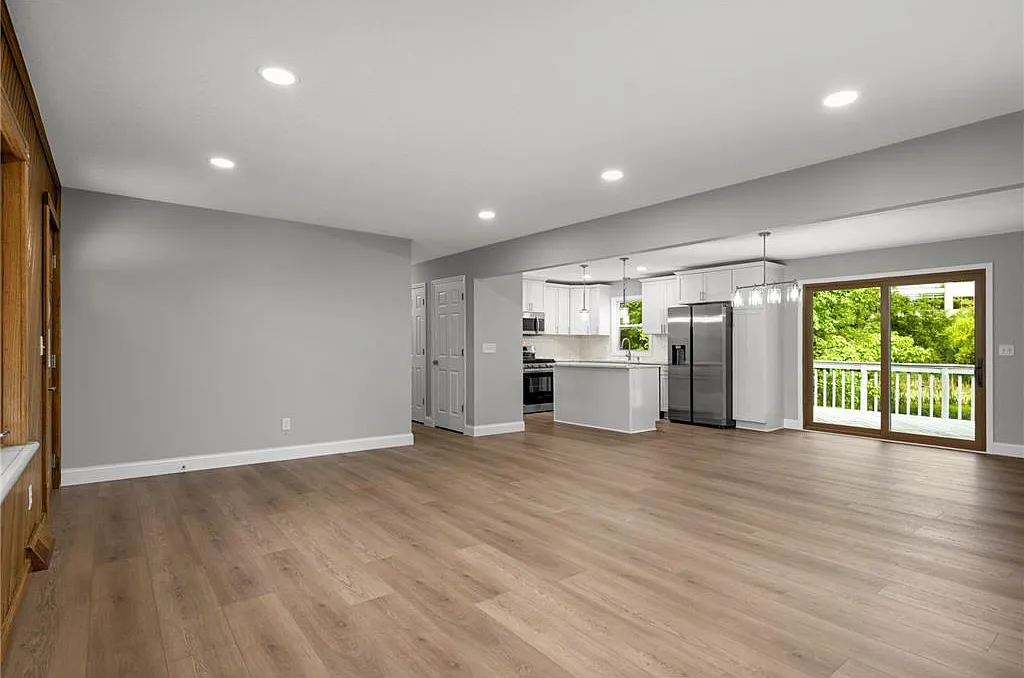 4 bed, 2459 sqft, $3,750 — Photo 2
