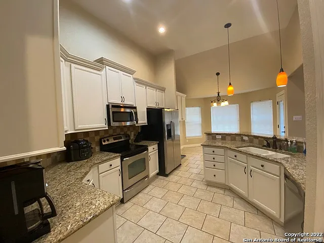 110 Surrey Dr — Photo 6