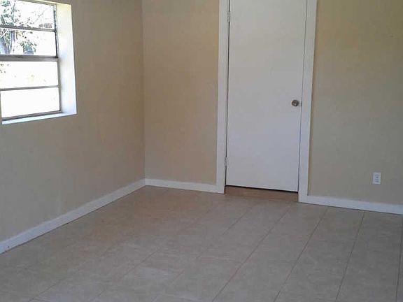 3rd image of 4423 Bessie Cir W
