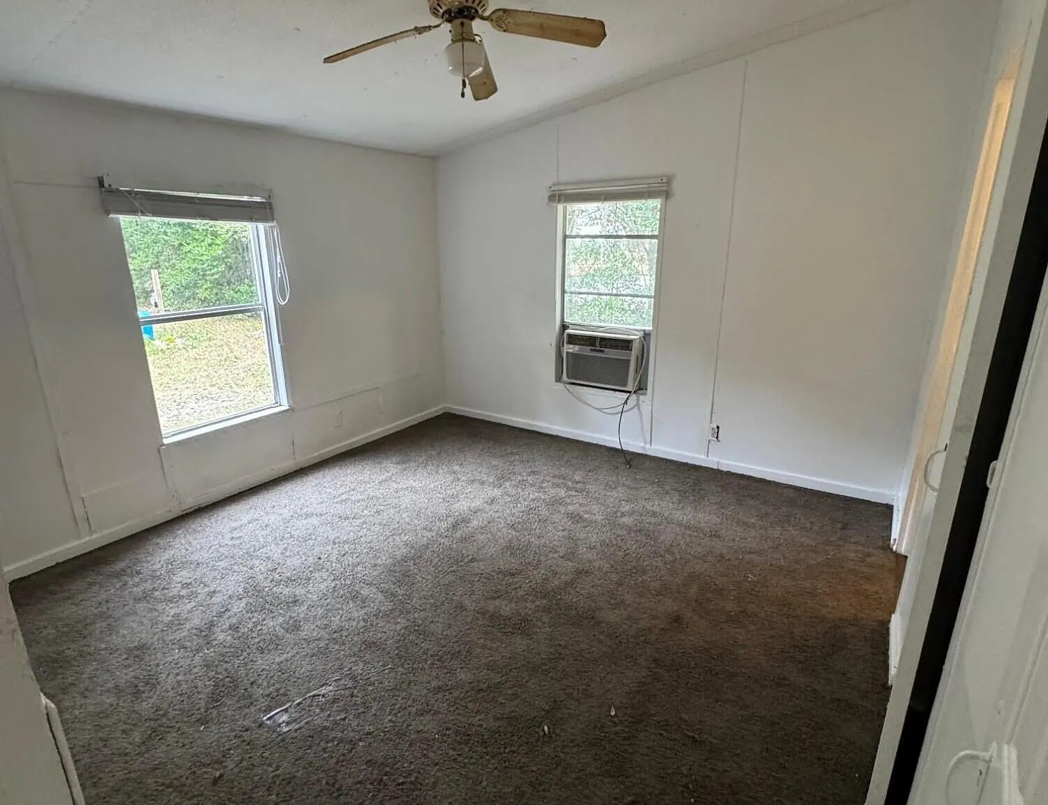 3 bed, 2.0 bath, 960 sqft, $1,950 — Photo 2
