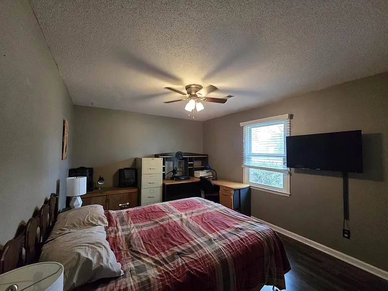 637 Sierra St — Photo 23