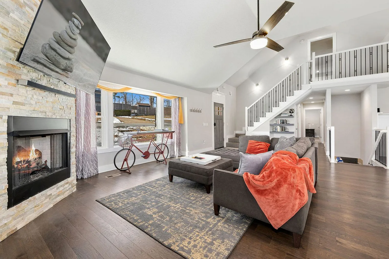 4 bed, 4.0 bath, 4305 sqft, $8,703 — Photo 1