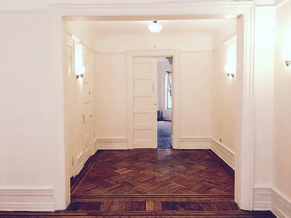 2nd image of 856 Lincoln Pl APT 1