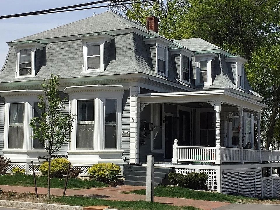Street View, large parking in rear