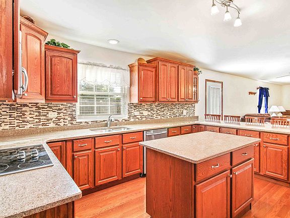 4th image of 1241 Lakewood Dr