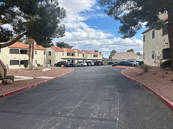 3rd image of 6121 W Oakey Blvd APT A