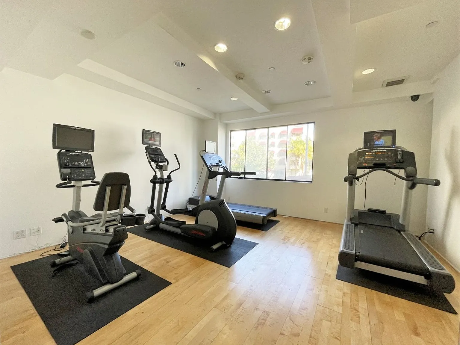 Argon Wilshire — Photo 4