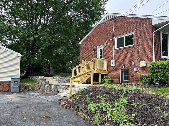 3rd image of 2826 James Dr Unit 2