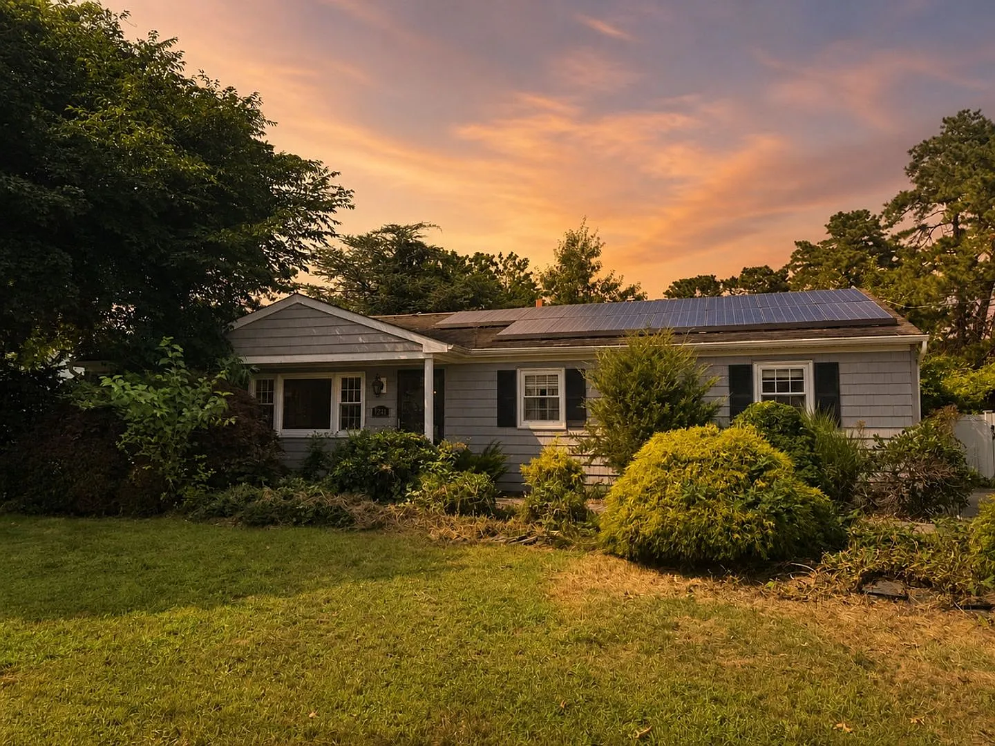 Single-Story 3-Bedroom Home with Pool in Toms River — Photo 1