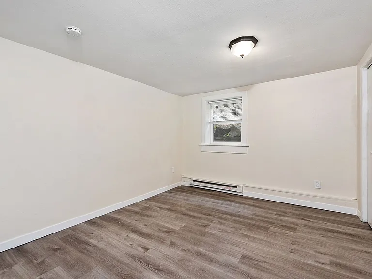 Queen Anne Court — Photo 12