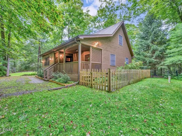 28 Hemlock Ln, Lake Ariel, PA 18436
