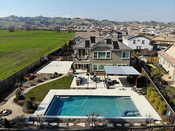 Breathtaking entertaining. 