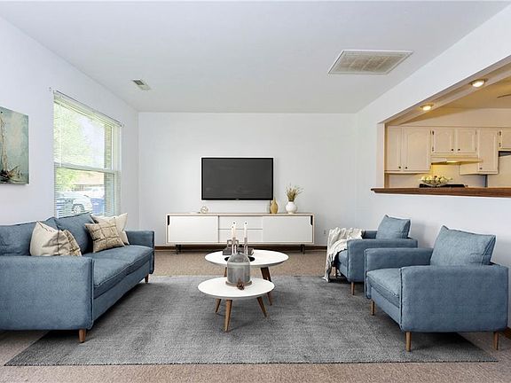 3rd image of 521 Lanier Cres