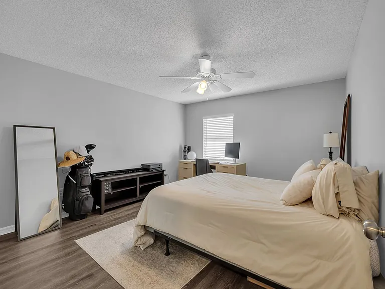 411 S Willow Ave — Photo 33