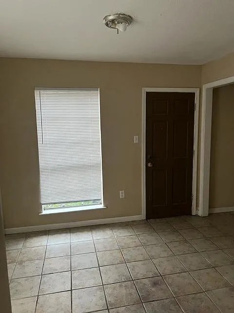 2 bed, 1.5 bath, 1050 sqft, $950 — Photo 2