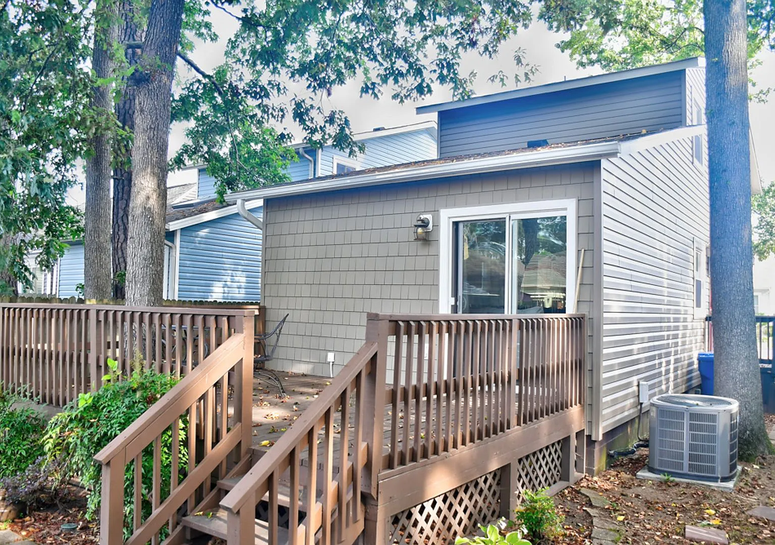 3 Bedroom House With Garage Short Distance To Beach — Photo 3
