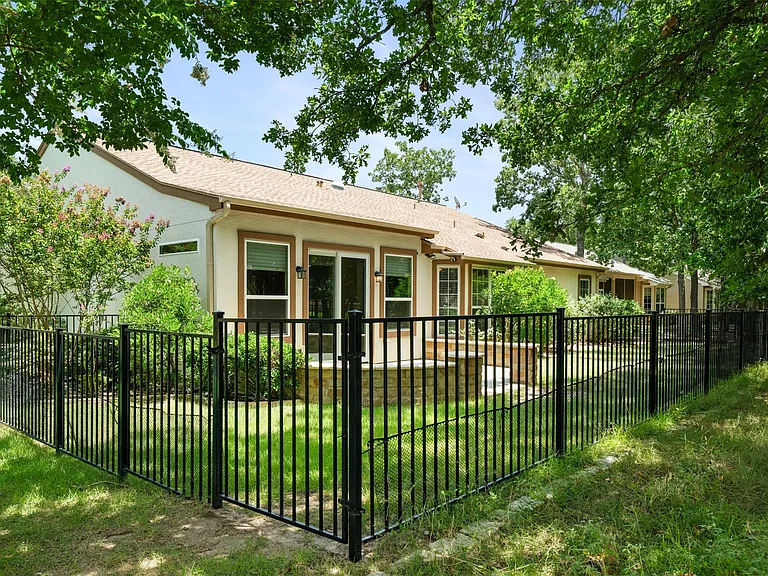 202 River Rock Dr — Photo 32