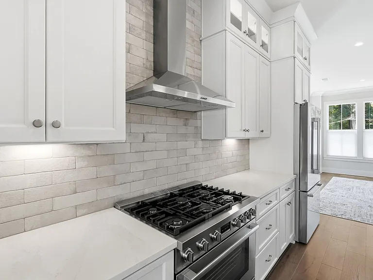 2428 Runnymede Ln — Photo 17