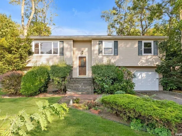 60 Seaman Neck Road, Dix Hills, NY 11746