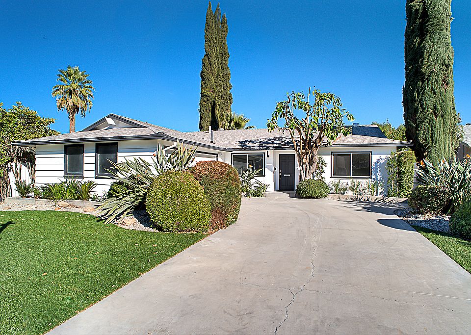 Spacious Driveway  Room for 